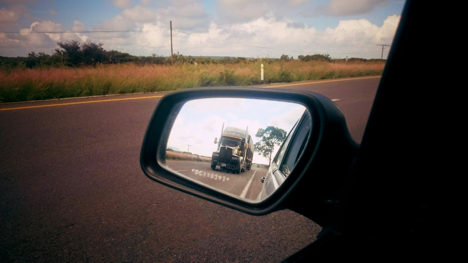 18124206 Commercial vehicle mirror safety tips for preventing collisions