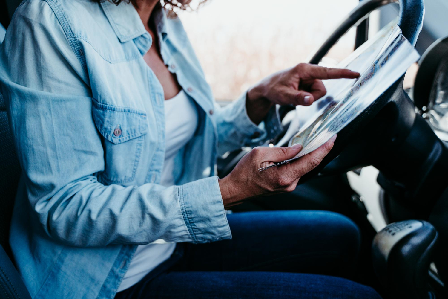 27732548 Commercial driver studying CDL license requirements in California