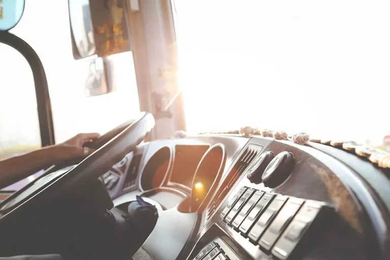 automobile-automotive-blur-977213-1300×650-1920w