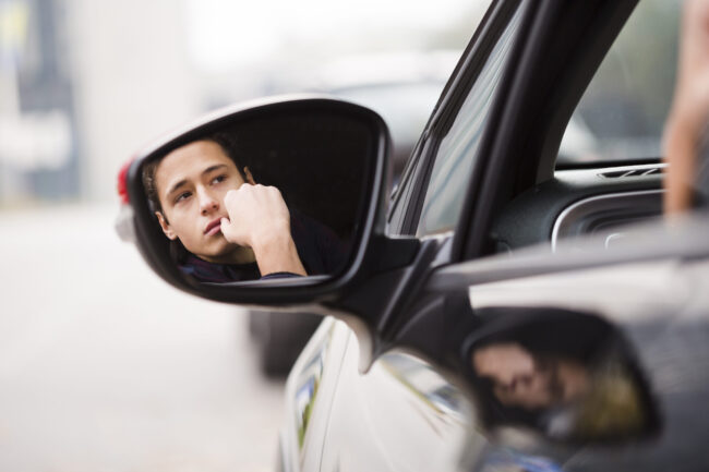 close-up-reflexion-man-mirror psychology of road rage behind the wheel